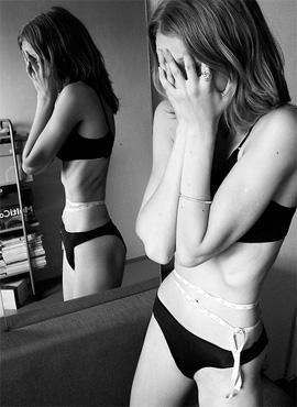 anorexia Pérdida de volumen cePérdida de volumen cerebral debido a anorexia nerviosa, reversiblerebral debido a anorexia nerviosa, reversible