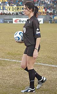 SALOMÉ DI IORIO: ARBITRO, ABOGADA Y RECEPTORA DE PIROPOS DE TODO TIPO SALOMÉ DI IORIO: ARBITRO, ABOGADA Y RECEPTORA DE PIROPOS DE TODO TIPO
