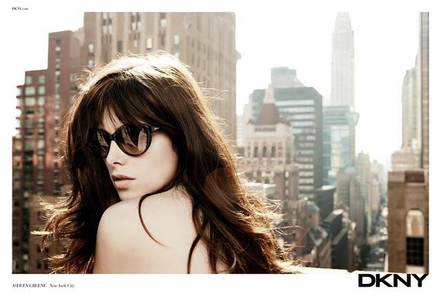 DKNY campaña primavera 2012 con Ashley Greene
