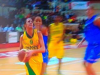 Queralt Casas y Ouviña aparcan el desengaño copero doblegando en la prórroga a un Perfumerías Avenida inestable (72-66) Queralt Casas y Ouviña aparcan el desengaño copero doblegando en la prórroga a un Perfumerías Avenida inestable (72-66)