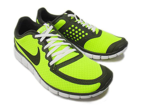 nike-free-50-v4-black-electrolime-01 Barefoot, moda o salud
