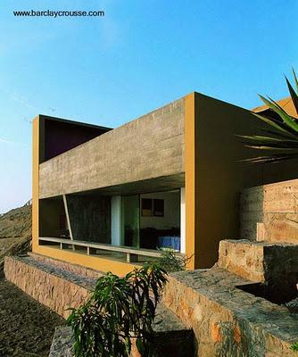 Contrafrente de la casa de cara al océano Casa de playa con piscina volada