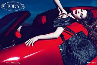 VERSIONANDO......ANNE HATHAWAY PARA TOD'S VERSIONANDO......ANNE HATHAWAY PARA TOD'S