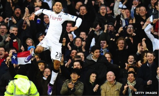 Clint dispara al Fulham Clint dispara al Fulham