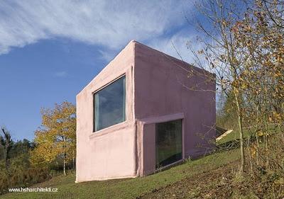 Moderna casa de diseño con sistema de cine. Moderna casa de diseño con sistema de cine.