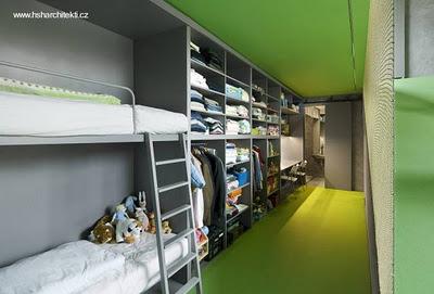 Moderna casa de diseño con sistema de cine. Moderna casa de diseño con sistema de cine.