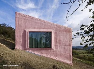 Moderna casa de diseño con sistema de cine. Moderna casa de diseño con sistema de cine.