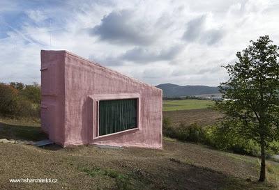 Moderna casa de diseño con sistema de cine. Moderna casa de diseño con sistema de cine.