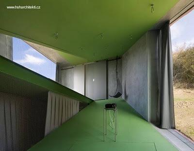 Moderna casa de diseño con sistema de cine. Moderna casa de diseño con sistema de cine.