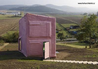 Moderna casa de diseño con sistema de cine. Moderna casa de diseño con sistema de cine.