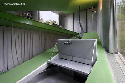 Moderna casa de diseño con sistema de cine. Moderna casa de diseño con sistema de cine.