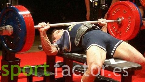 CUIDADO AL SACAR LA BARRA Siete formas de mejorar su press de banca