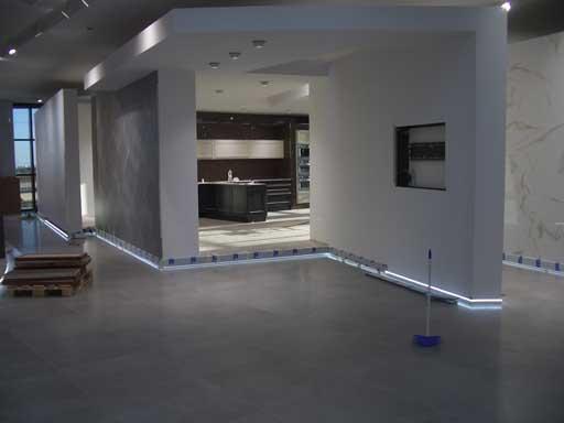 A-cero presenta un proyecto de interiorismo para el showroom de Porcelanosa