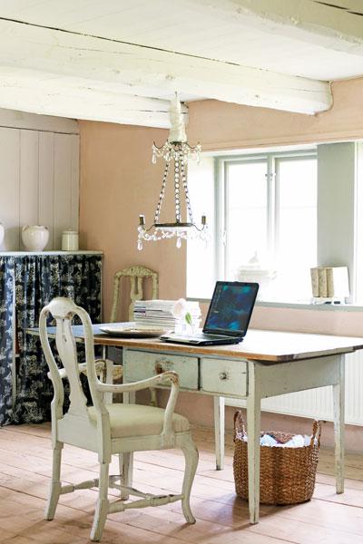 Un espacio propio en casa (A space of my own) Un espacio propio en casa (A space of my own)