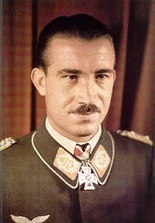 El Führer concede a Adolf Galland los Brillantes para su Cruz de Caballero - 28/01/1942. El Führer concede a Adolf Galland los Brillantes para su Cruz de Caballero - 28/01/1942.