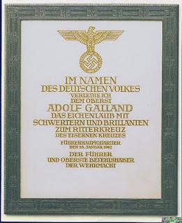 El Führer concede a Adolf Galland los Brillantes para su Cruz de Caballero - 28/01/1942. El Führer concede a Adolf Galland los Brillantes para su Cruz de Caballero - 28/01/1942.