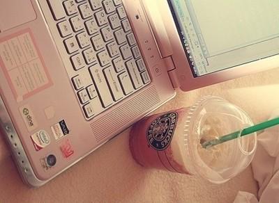 Starbucks por la mañana y muchas ideas para empezar el día Starbucks por la mañana y muchas ideas para empezar el día