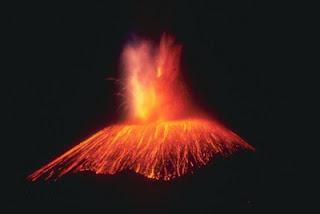  Volcan de Paracutín en erupción