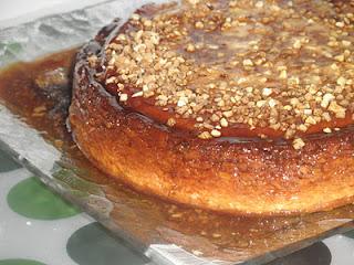 Flan de mascapone y mermelada dulce de naranja con crujiente de almendras