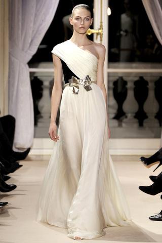 GIAMBATTISTA VALLI en París Alta Costura primavera verano 2012