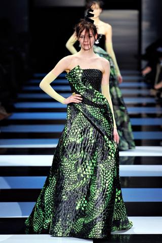 Armani Privé Alta Costura primavera verano 2012 - Metamorphosis y la jungla de cemento