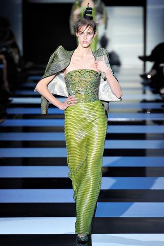 Armani Privé Alta Costura primavera verano 2012 - Metamorphosis y la jungla de cemento