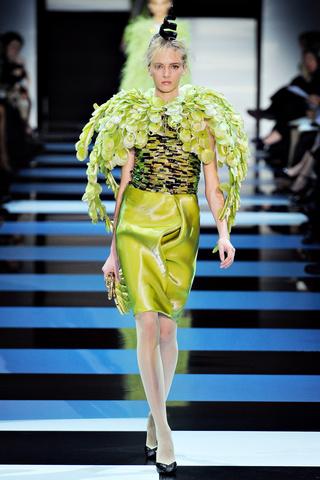 Armani Privé Alta Costura primavera verano 2012 - Metamorphosis y la jungla de cemento