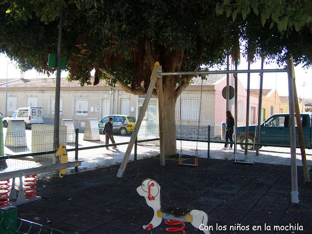 La plaza de la Trinidad de El Campello y su parque