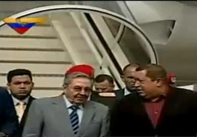 Raúl Castro en Caracas recibido por Chávez  [+ video]