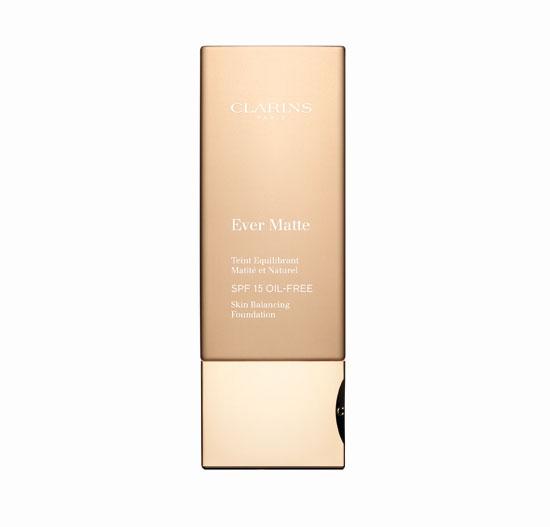 Maquillaje Ever Matte de Clarins en textura líquida