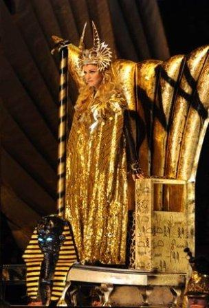Madonna arrasa en la Super Bowl vestida de Givenchy Alta Costura