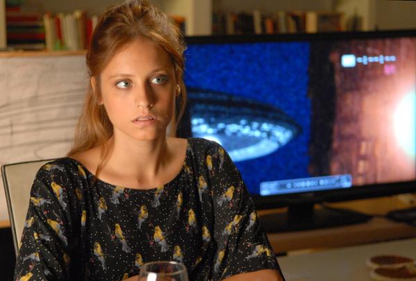 extra5 Cartel y fotos de Extraterrestre, de Nacho Vigalondo