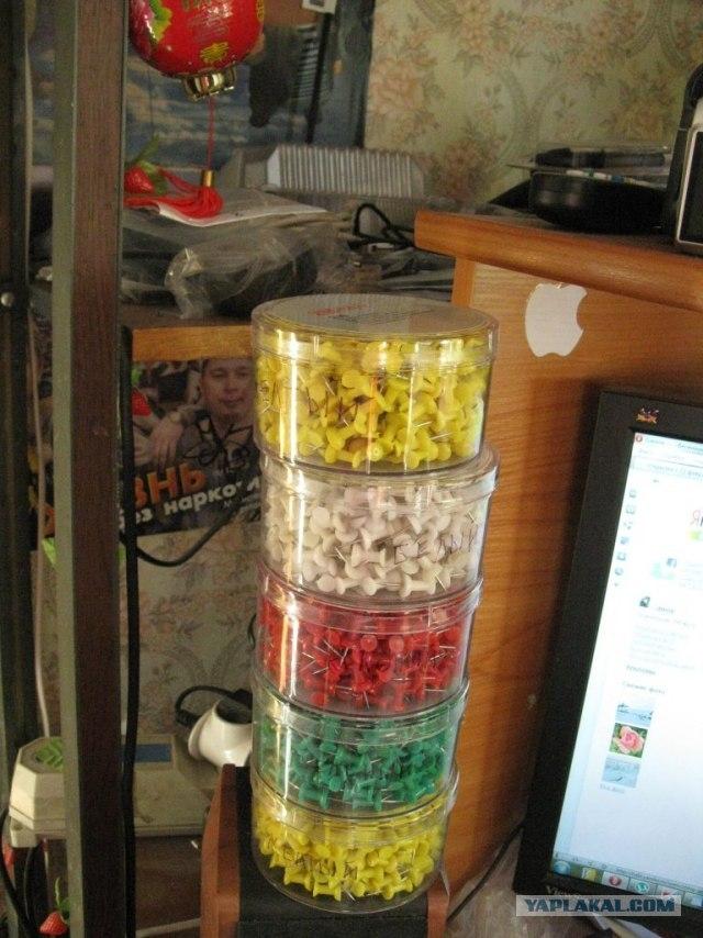 drawingpin004-27 Un retrato de su novia hecho con 7.700 chinchetas de colores