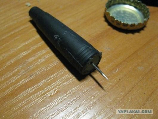 drawingpin004-33 Un retrato de su novia hecho con 7.700 chinchetas de colores