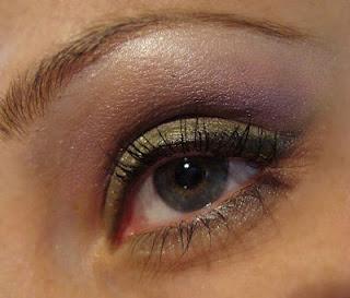 LOOK VERDE MORADO Y ROSA