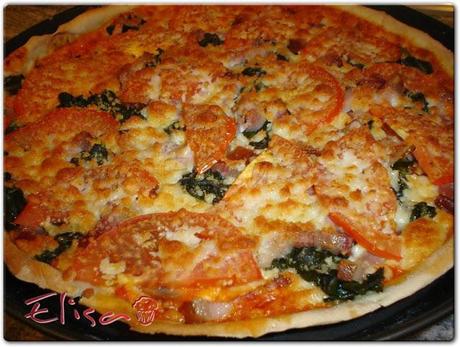 Pizza con panceta ahumada y espinacas Pizza con panceta ahumada y espinacas