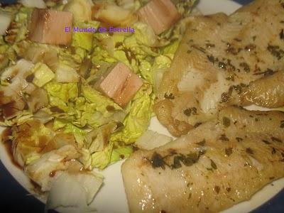 Filete de merluza al ajoperejil con ensalada al pedro jimenez Filete de merluza al ajoperejil con ensalada al pedro jimenez