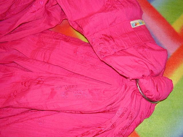 detalle Casa dei Bambini rifa un portabebé