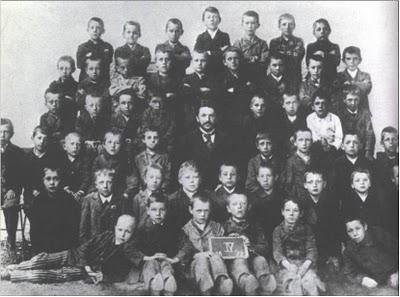 Hitler, un mal estudiante Hitler, un mal estudiante