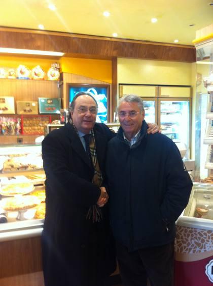 Jose-Pedro-Orio D. José Pedro Orio (dcha), amigo personal de D. José R. Ferré (izda), en una de las panaderías del Sr. Orio.