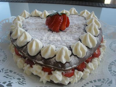 TARTA CORAZÓN DE FRESA