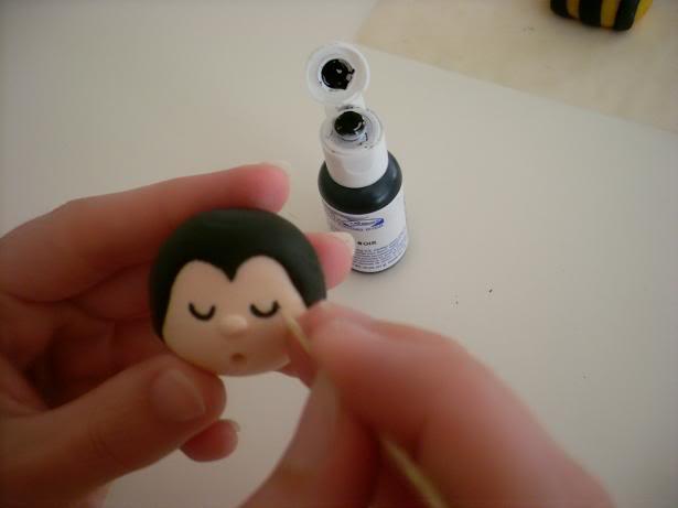 Modelado en fondant: Abeja Anne Geddes http://i65.photobucket.com/albums/h229/astrawes/11Gezichtje7.jpg