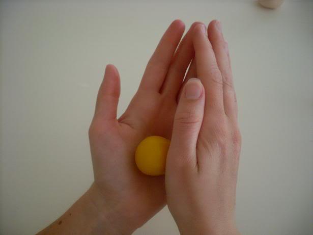 Modelado en fondant: Abeja Anne Geddes http://i65.photobucket.com/albums/h229/astrawes/2Lijfje.jpg