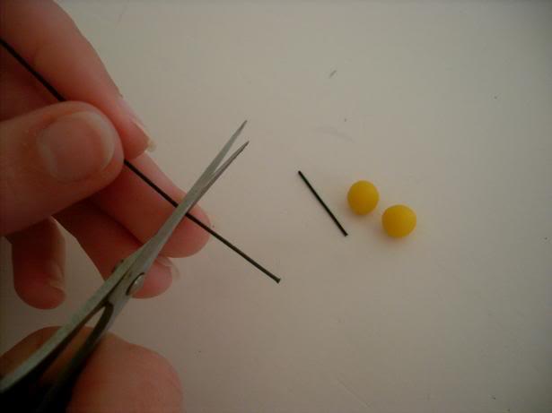Modelado en fondant: Abeja Anne Geddes http://i65.photobucket.com/albums/h229/astrawes/19Voelsprietjes.jpg