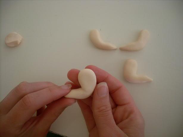 Modelado en fondant: Abeja Anne Geddes http://i65.photobucket.com/albums/h229/astrawes/13Armpjesenbeentjes.jpg