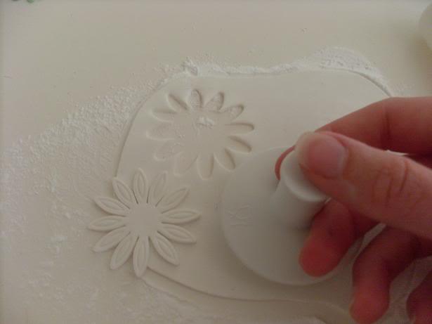 Modelado en fondant: Abeja Anne Geddes http://i65.photobucket.com/albums/h229/astrawes/24Afwerking3.jpg