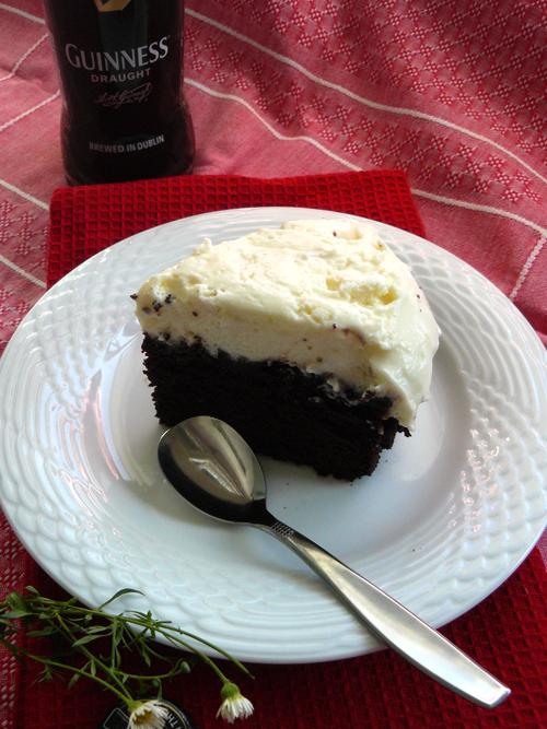 una más de cumpleaños | torta de chocolate y guinness