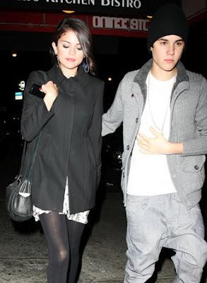 Selena Gómez pasea con Justin Bieber vestida de Zara. Consigue su look