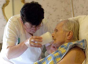 Intubación Alimenticia: ¿A favor o en contra? Mira que argumentos y .. Danos tu opinión Intubación Alimenticia: ¿A favor o en contra? Mira que argumentos y .. Danos tu opinión