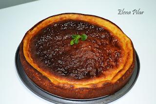 Tarta de Queso clásica con sirope de chocolate Tarta de Queso clásica con sirope de chocolate